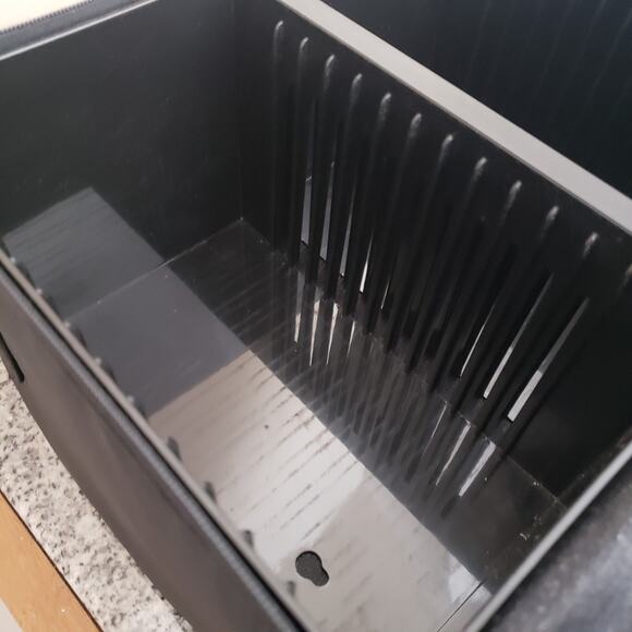 VTG Conductor Series CD Storage Holds 30 CDs Hard Plastic Insert Zipper‎ EUC - Picture 10 of 11